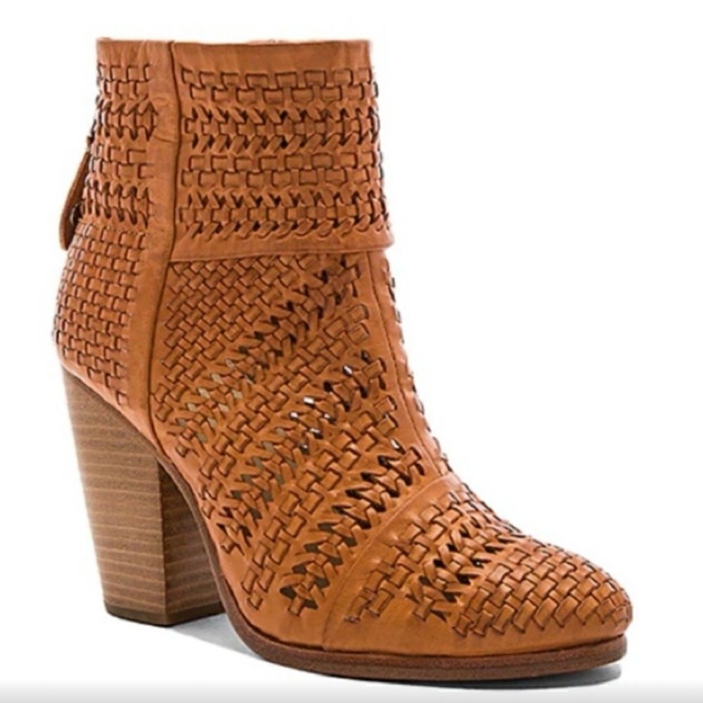 Rag&Bone Leather Newbury Bootie
Boot Tan/Lt.Brown Size 39 - Picture 2 of 16
